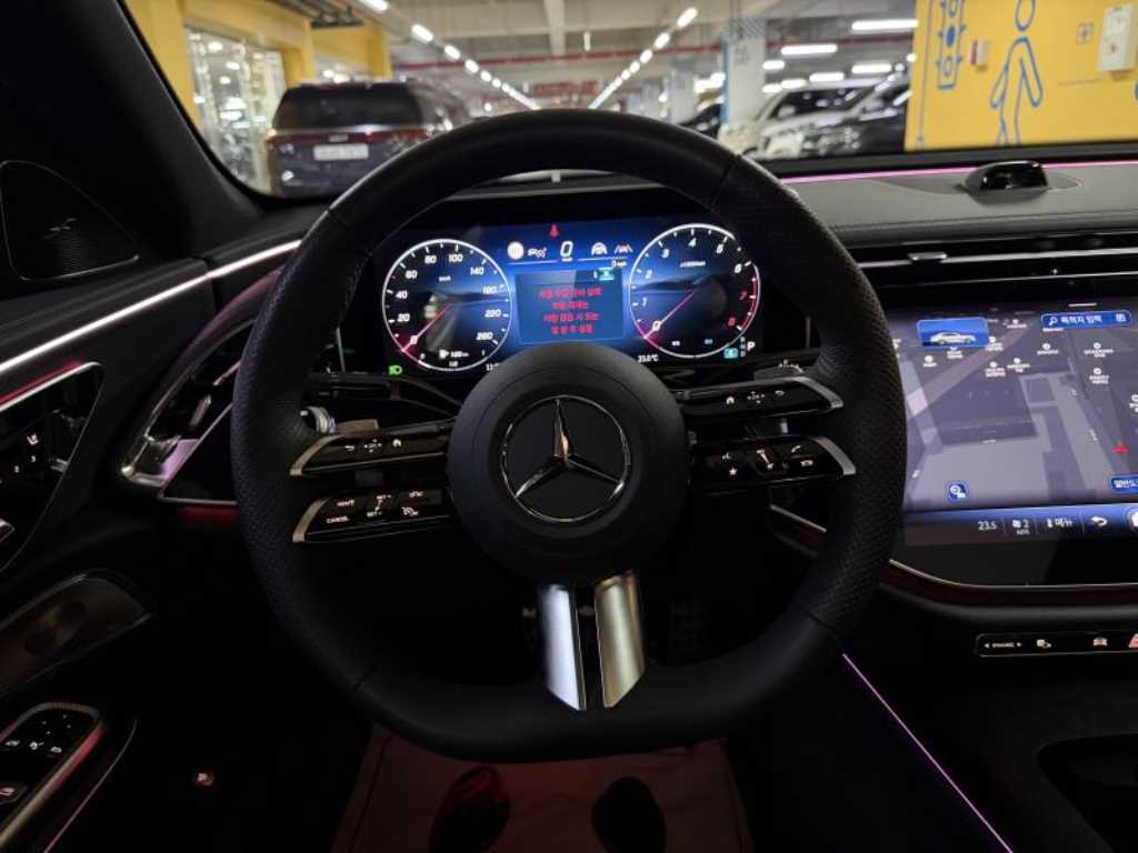 Mercedes Benz E class - Vista 9
