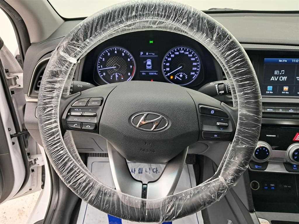HYUNDAI Avante - Vista 7