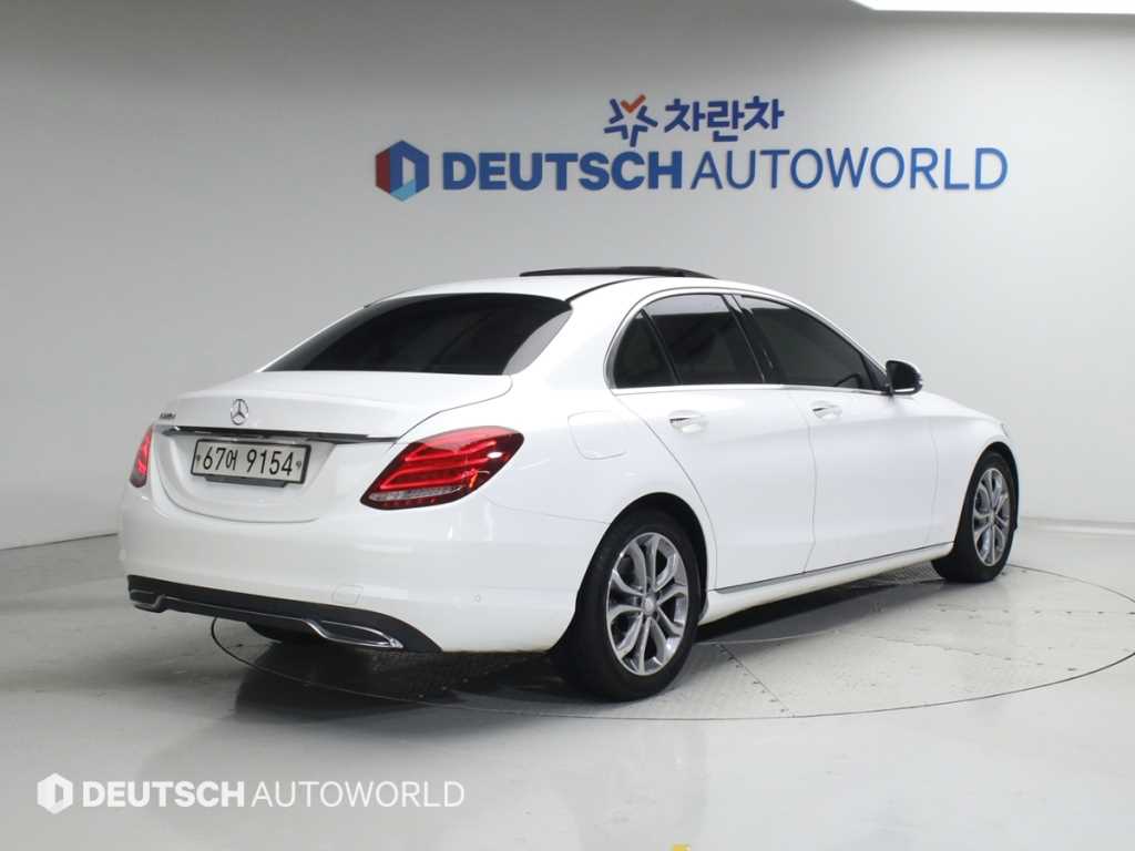 Mercedes Benz C Class - Vista 4