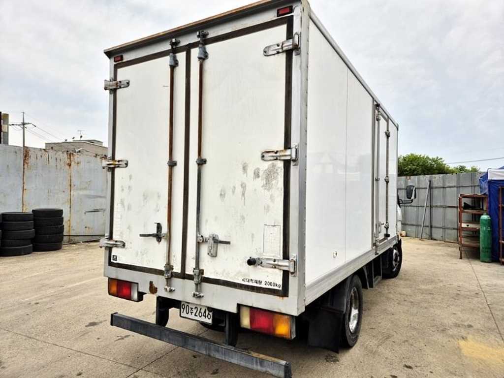 medium and large cargo truck - Vista 7