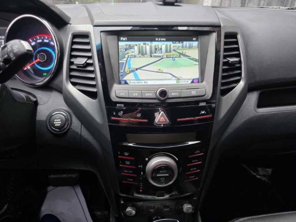 Ssangyong Tivoli - Vista 9