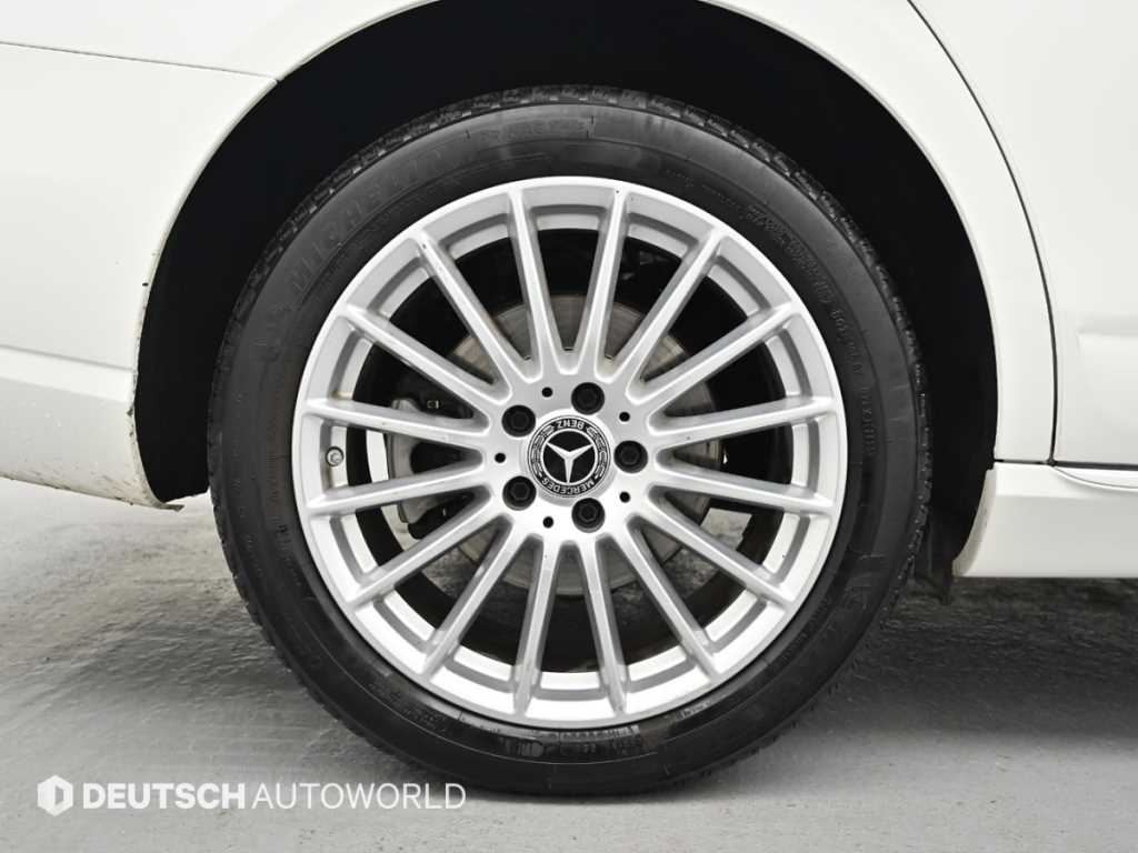 Mercedes Benz E class - Vista 5