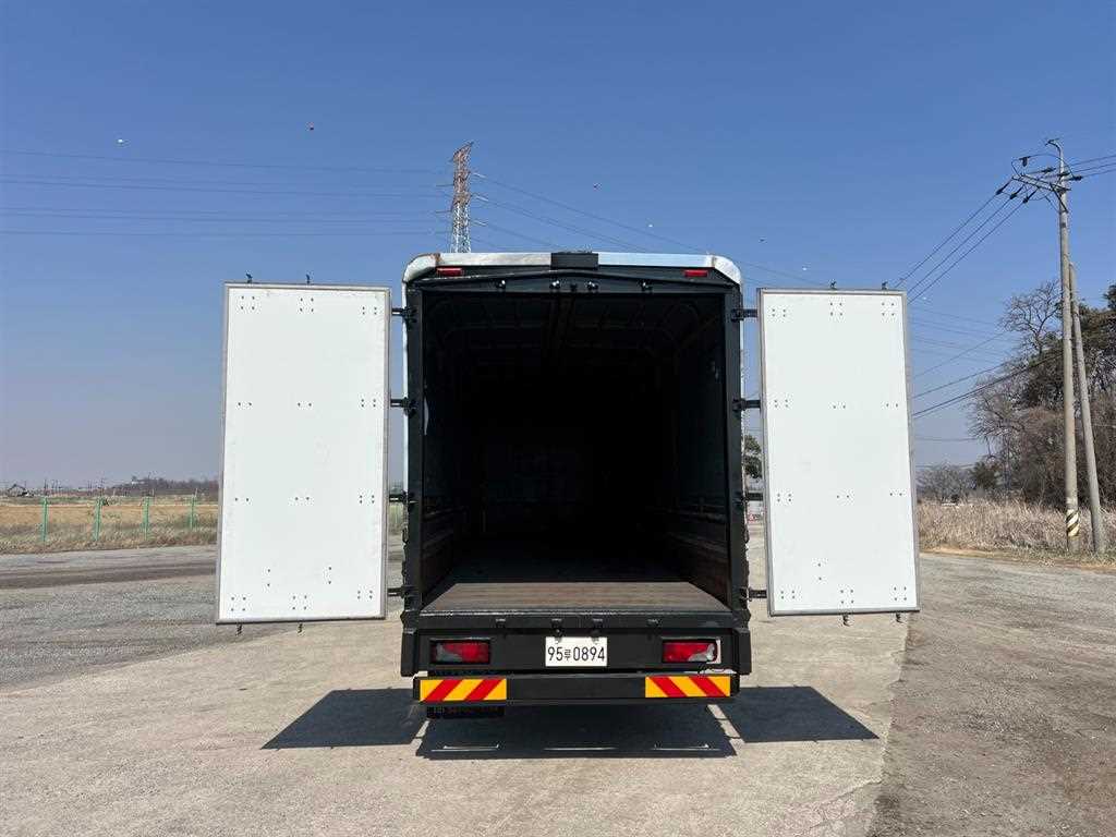 medium and large cargo truck - Vista 7