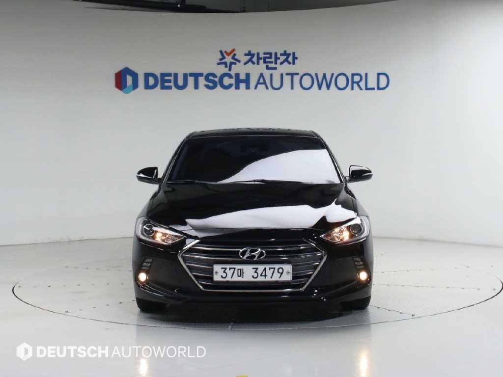 HYUNDAI Avante - Vista 3