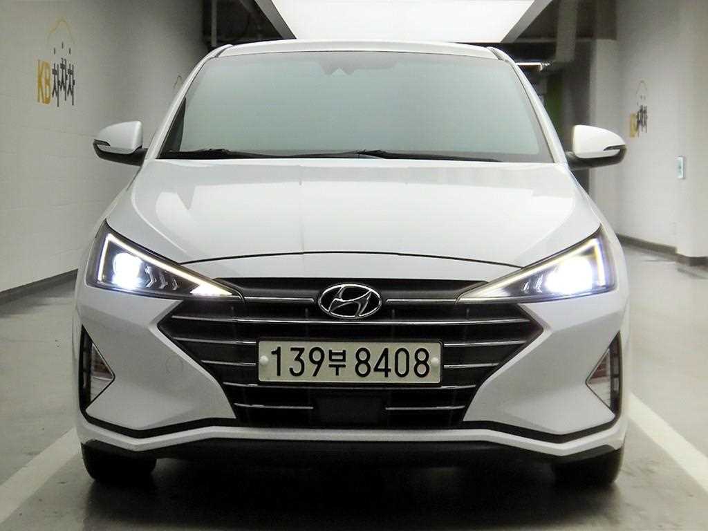 HYUNDAI Avante - Vista 2