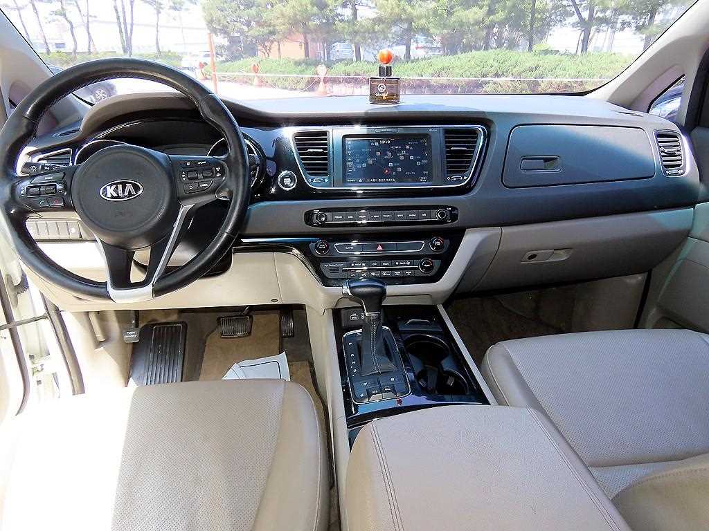 KIA Carnival - Vista 7