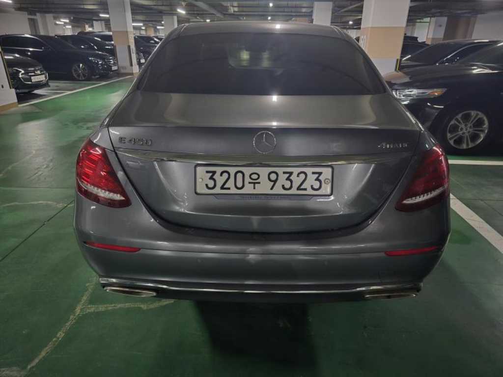 Mercedes Benz E class - Vista 3