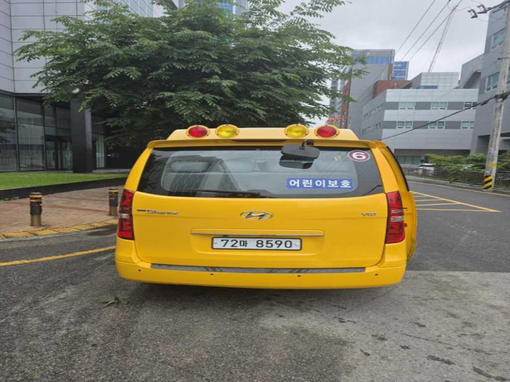 HYUNDAI Starex - Vista 2