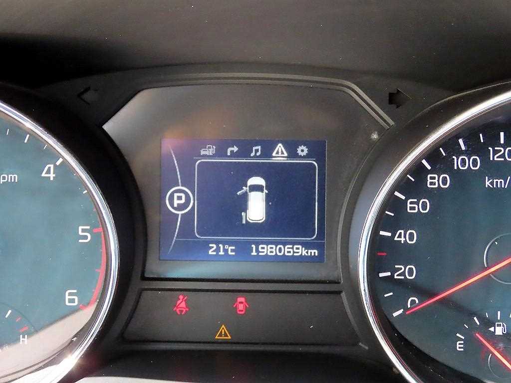 KIA Carnival - Vista 9