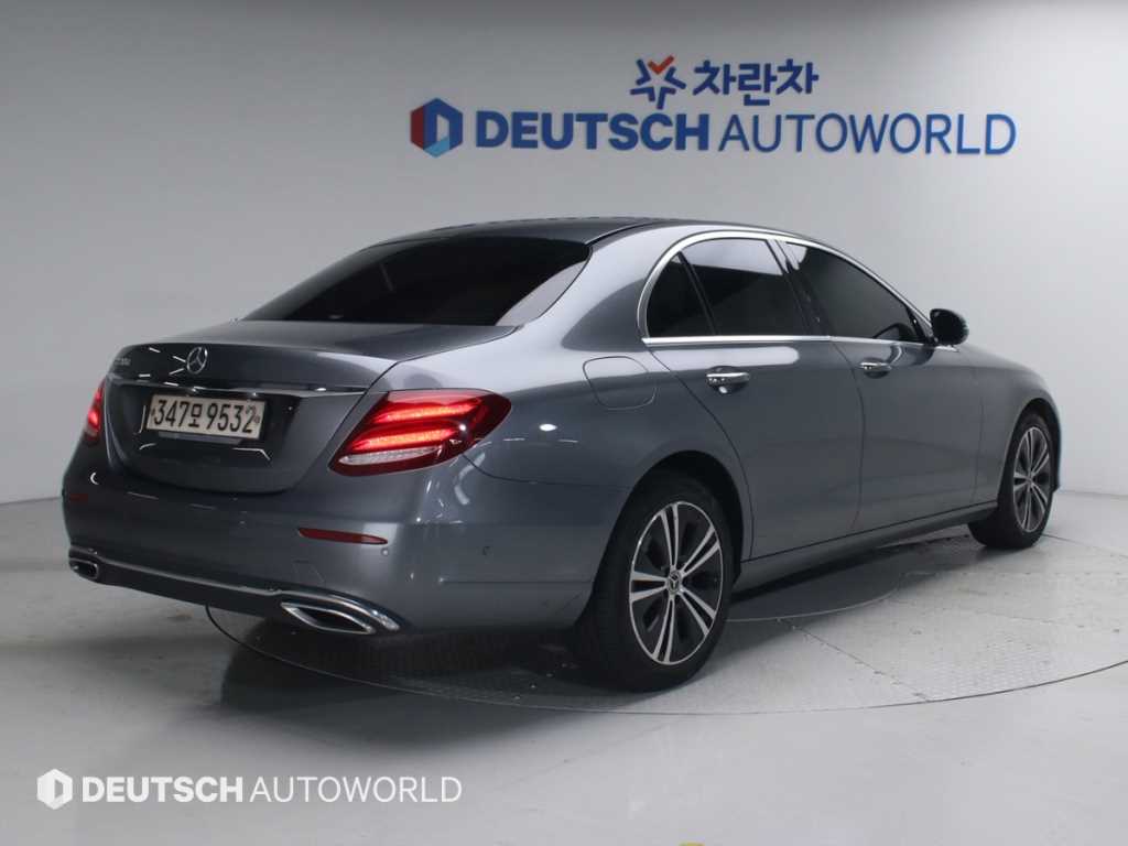 Mercedes Benz E class - Vista 2