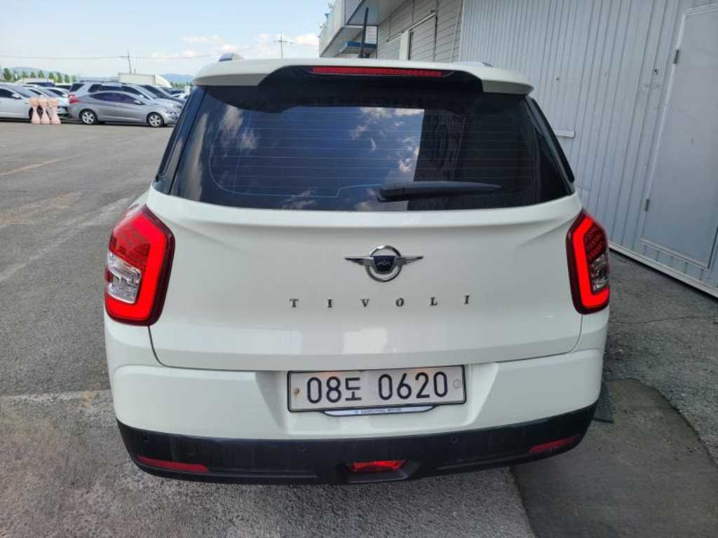Ssangyong Tivoli - Vista 4