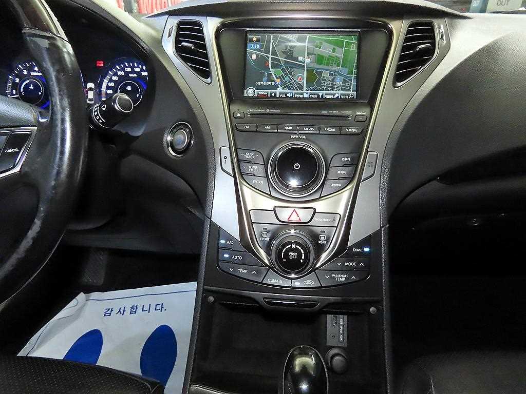 HYUNDAI Grandeur - Vista 11