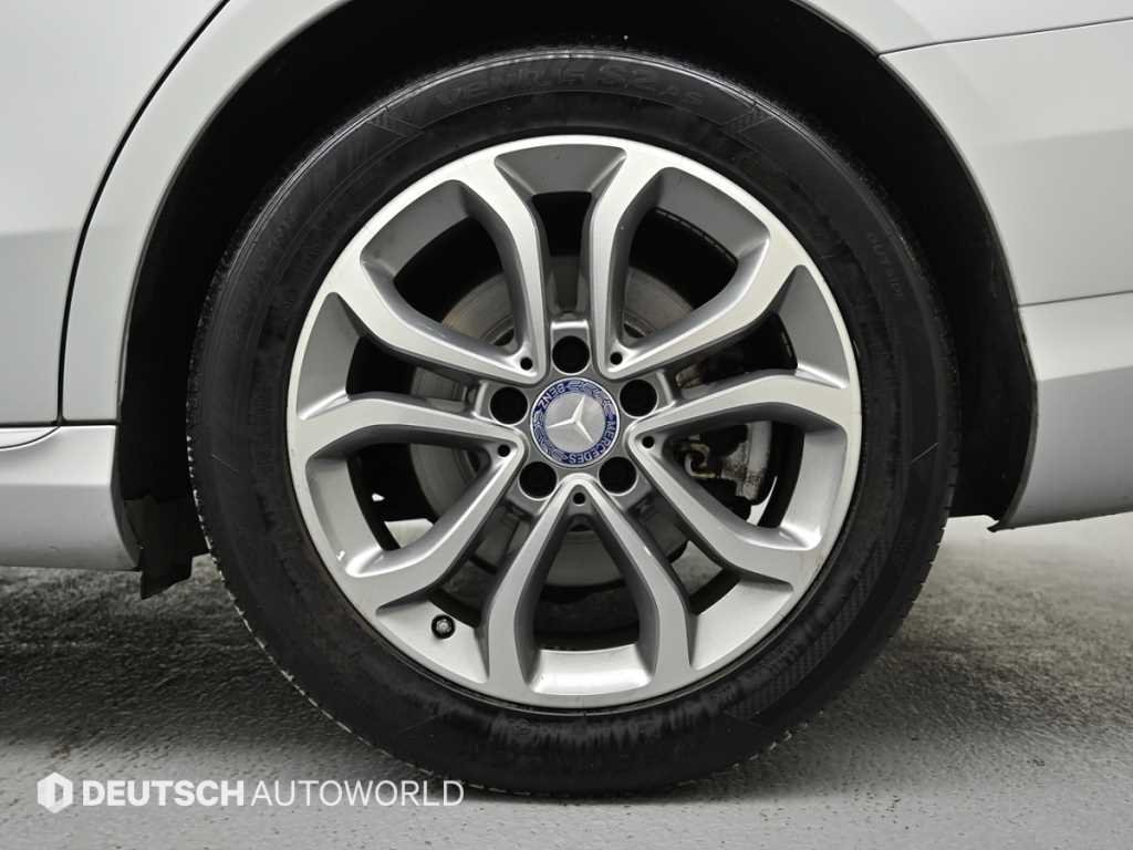 Mercedes Benz C Class - Vista 5