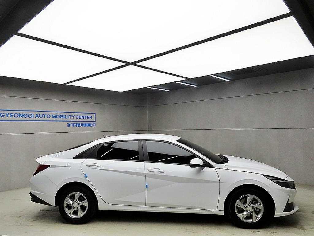 HYUNDAI Avante - Vista 2