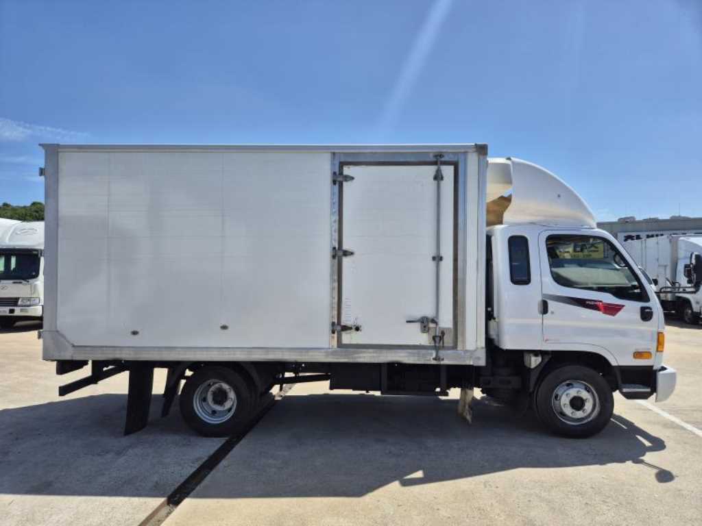 medium and large cargo truck - Vista 9