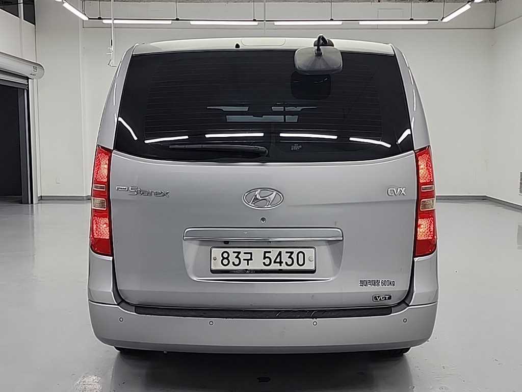 HYUNDAI Starex - Vista 3