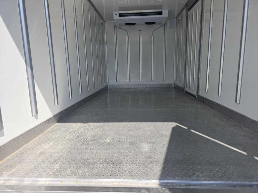 medium and large cargo truck - Vista 7