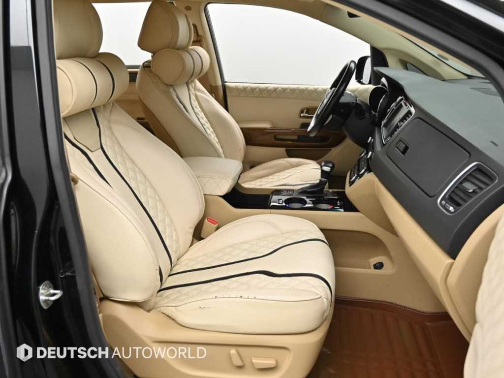 KIA Carnival - Vista 10