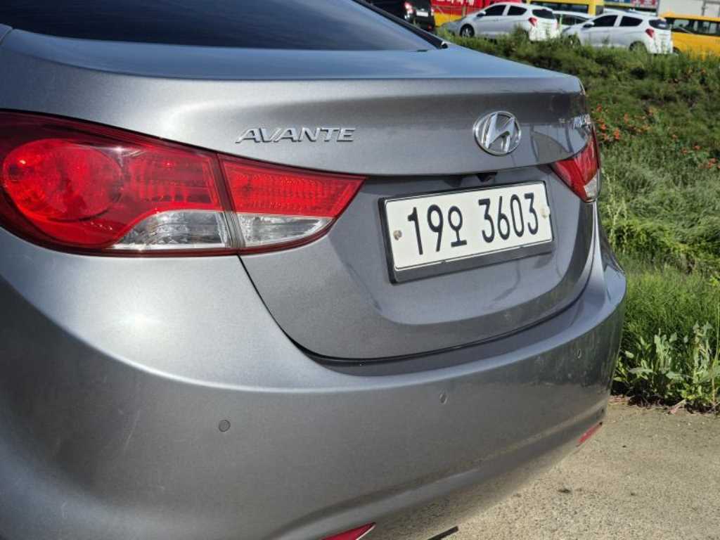 HYUNDAI Avante - Vista 7
