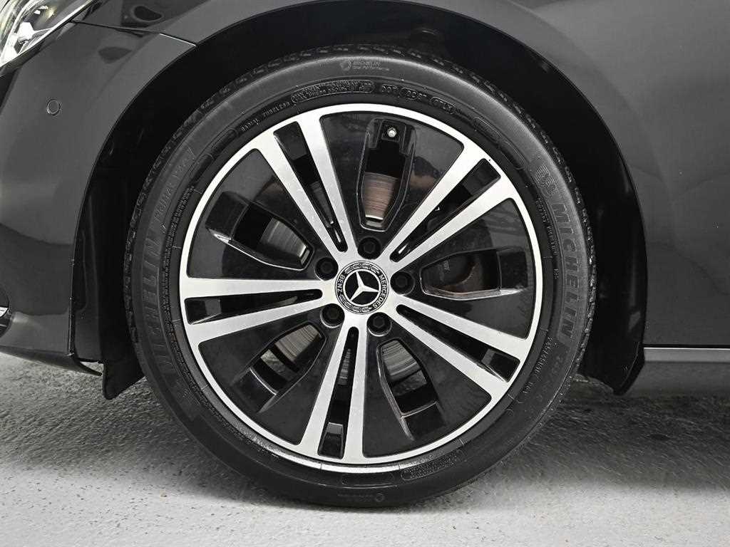 Mercedes Benz E class - Vista 5