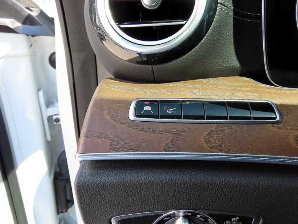 Mercedes Benz E class - Vista 12