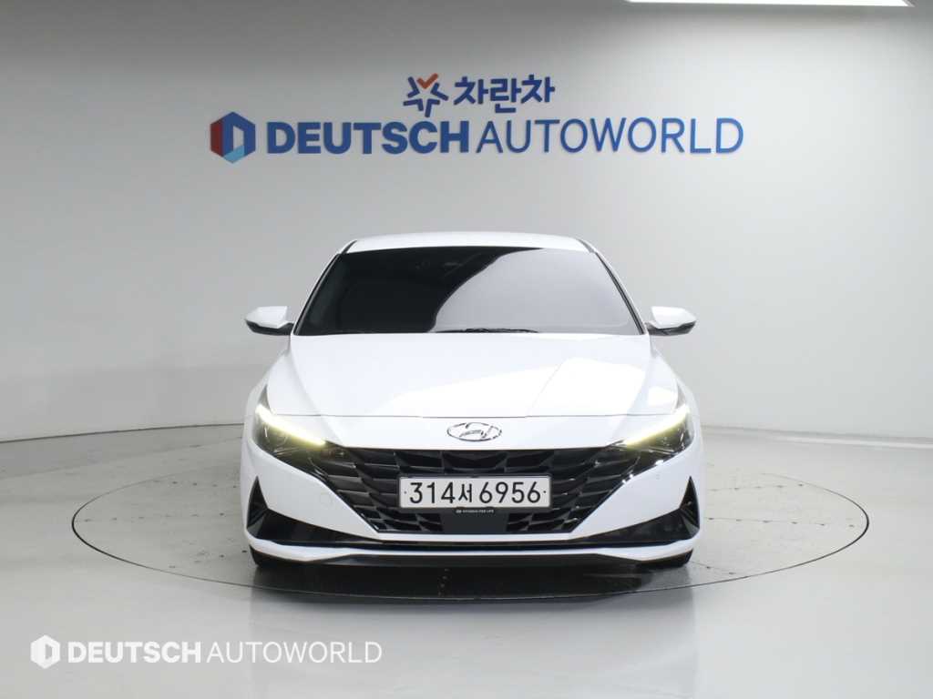 HYUNDAI Avante - Vista 2