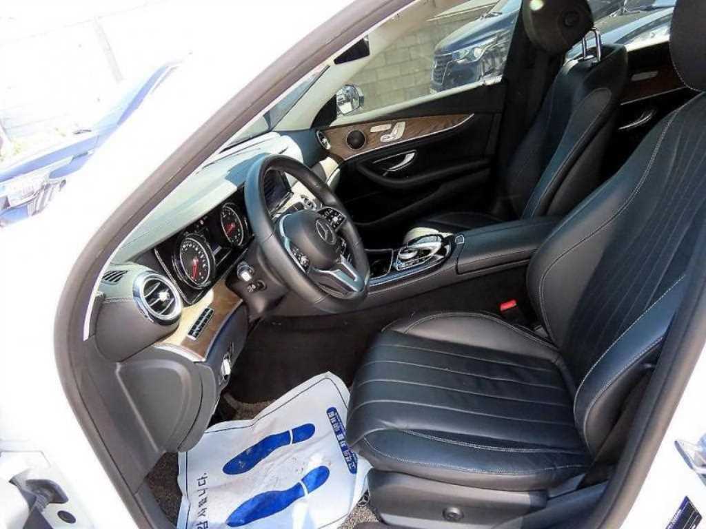 Mercedes Benz E class - Vista 5