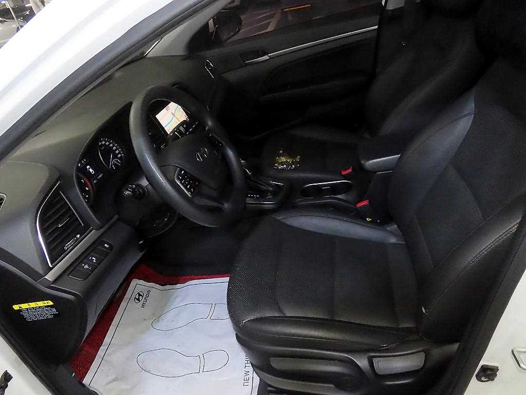 HYUNDAI Avante - Vista 6
