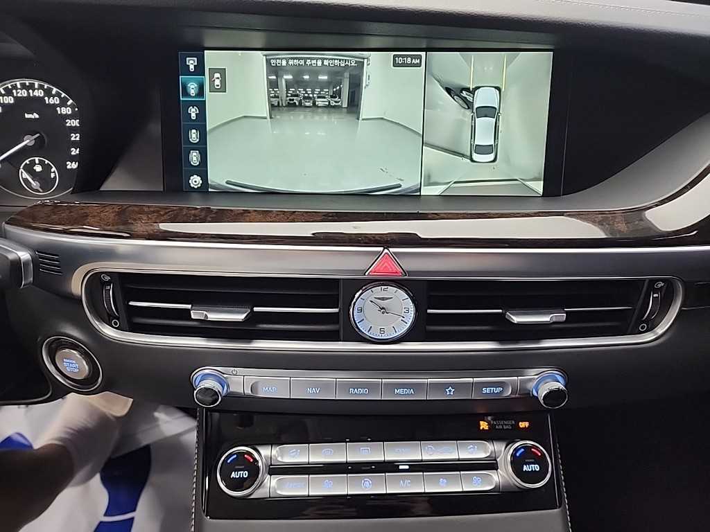 Genesis G90 - Vista 10