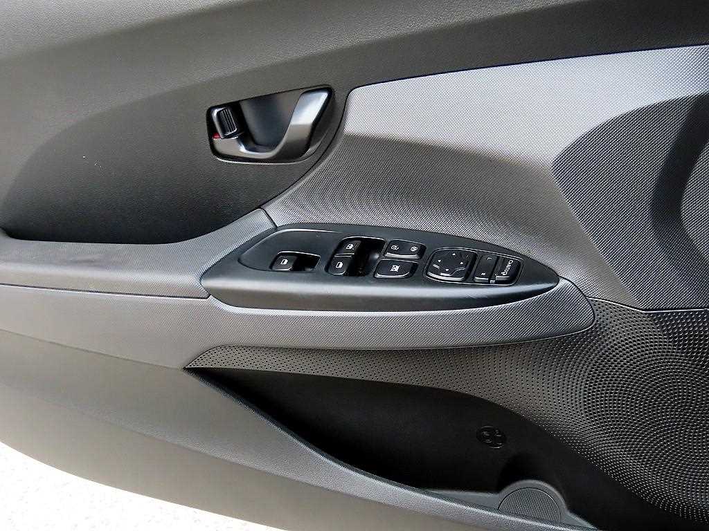 HYUNDAI Veloster - Vista 11
