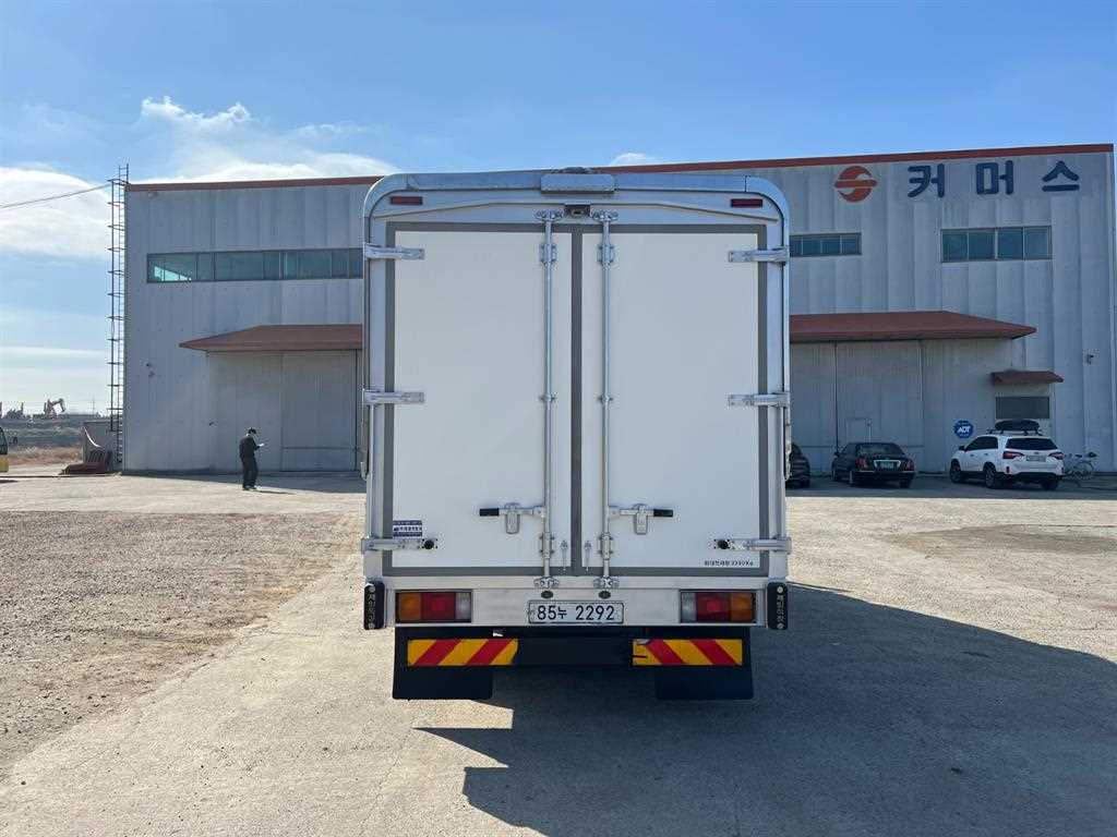 medium and large cargo truck - Vista 4