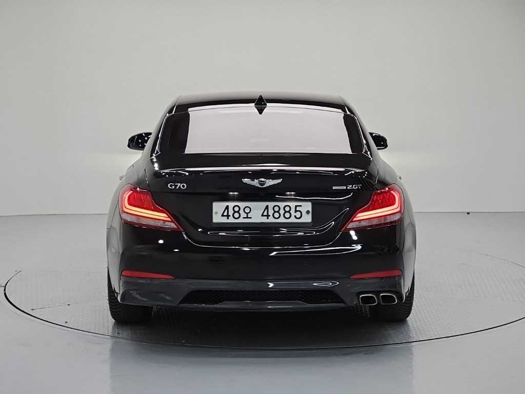 Genesis G70 - Vista 3