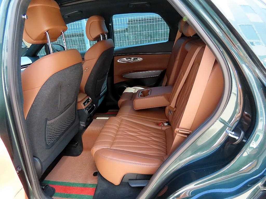 Genesis GV70 - Vista 6