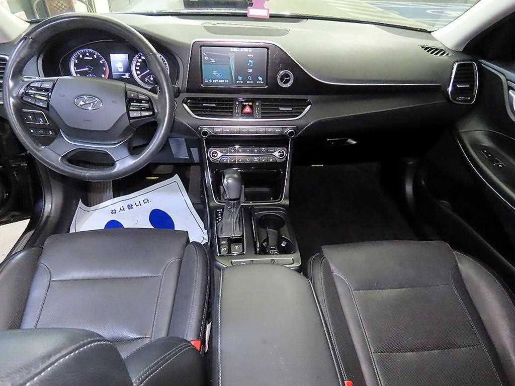HYUNDAI Grandeur - Vista 10