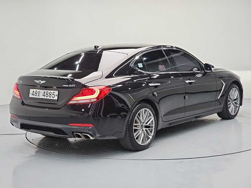 Genesis G70 - Vista 4