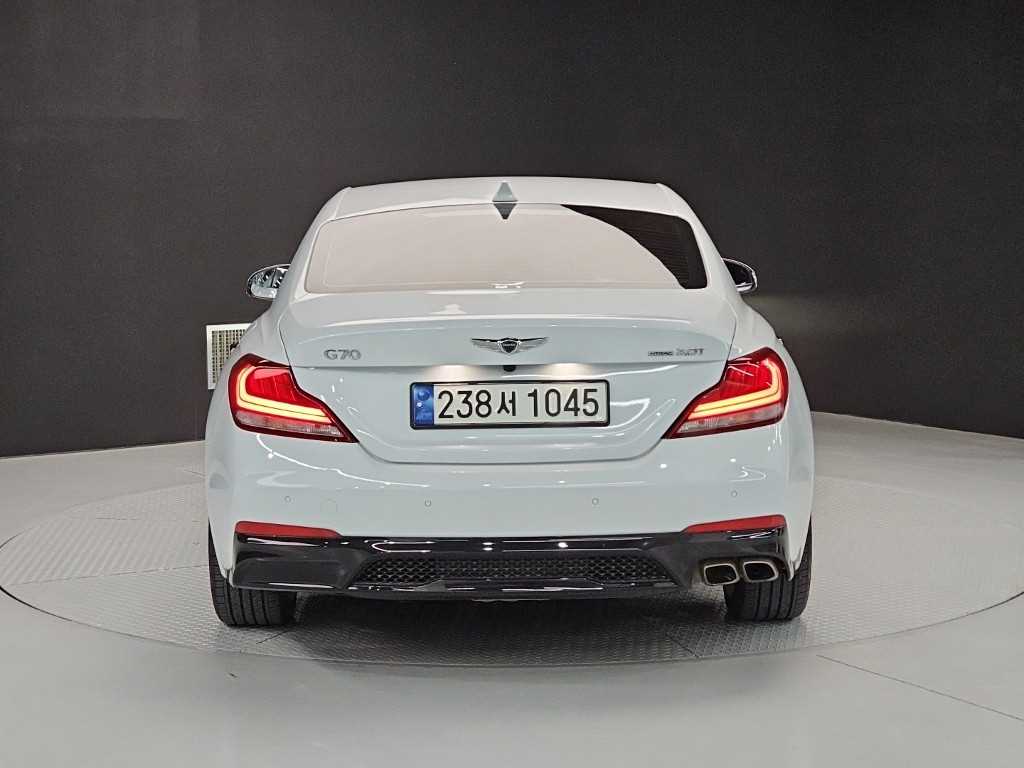 Genesis G70 - Vista 3