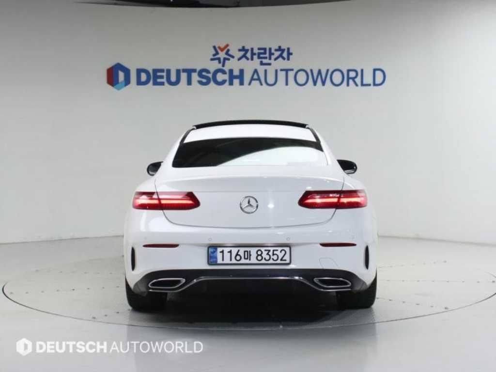 Mercedes Benz E class - Vista 5