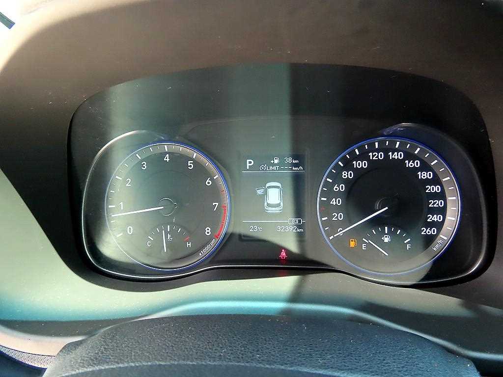 HYUNDAI Kona - Vista 9