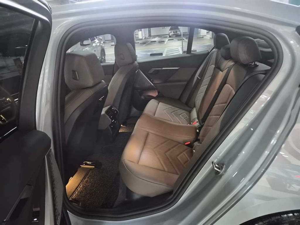 BMW 5 Series - Vista 7