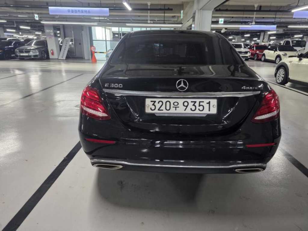 Mercedes Benz E class - Vista 4