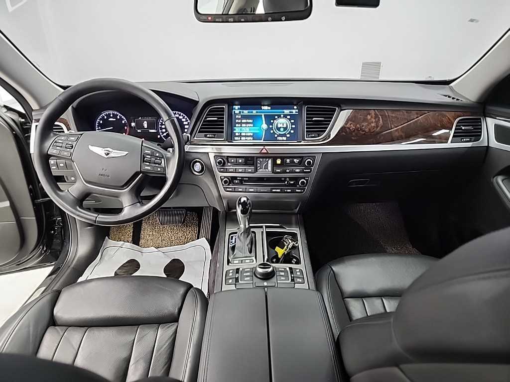 HYUNDAI Genesis - Vista 7