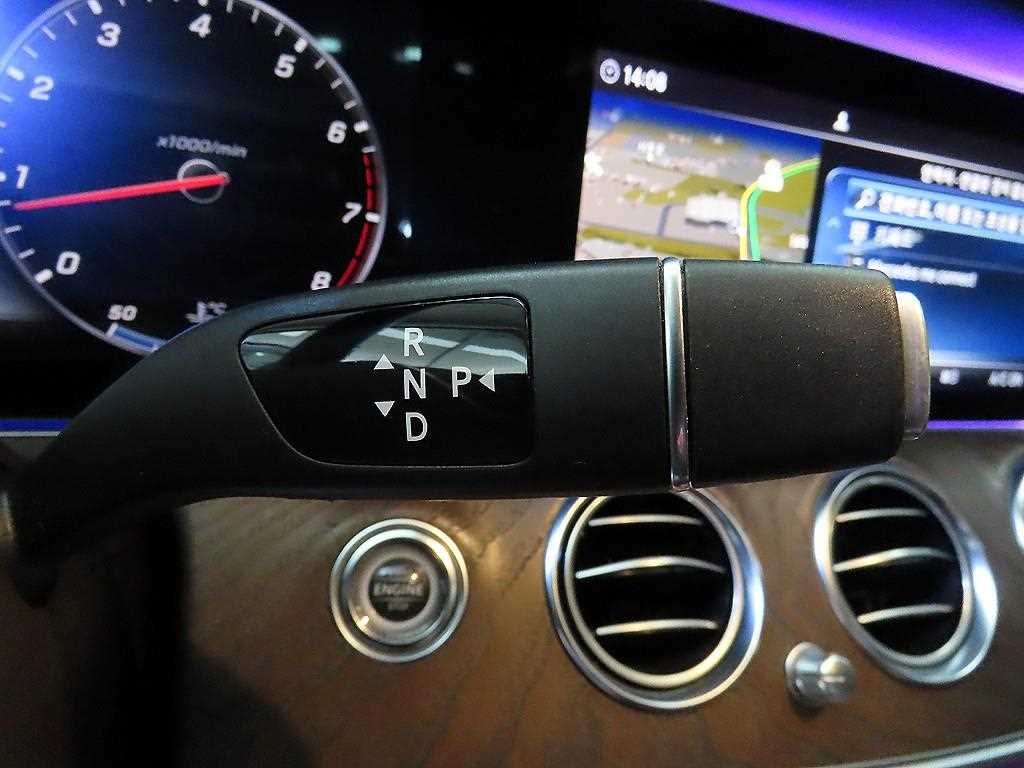 Mercedes Benz E class - Vista 12