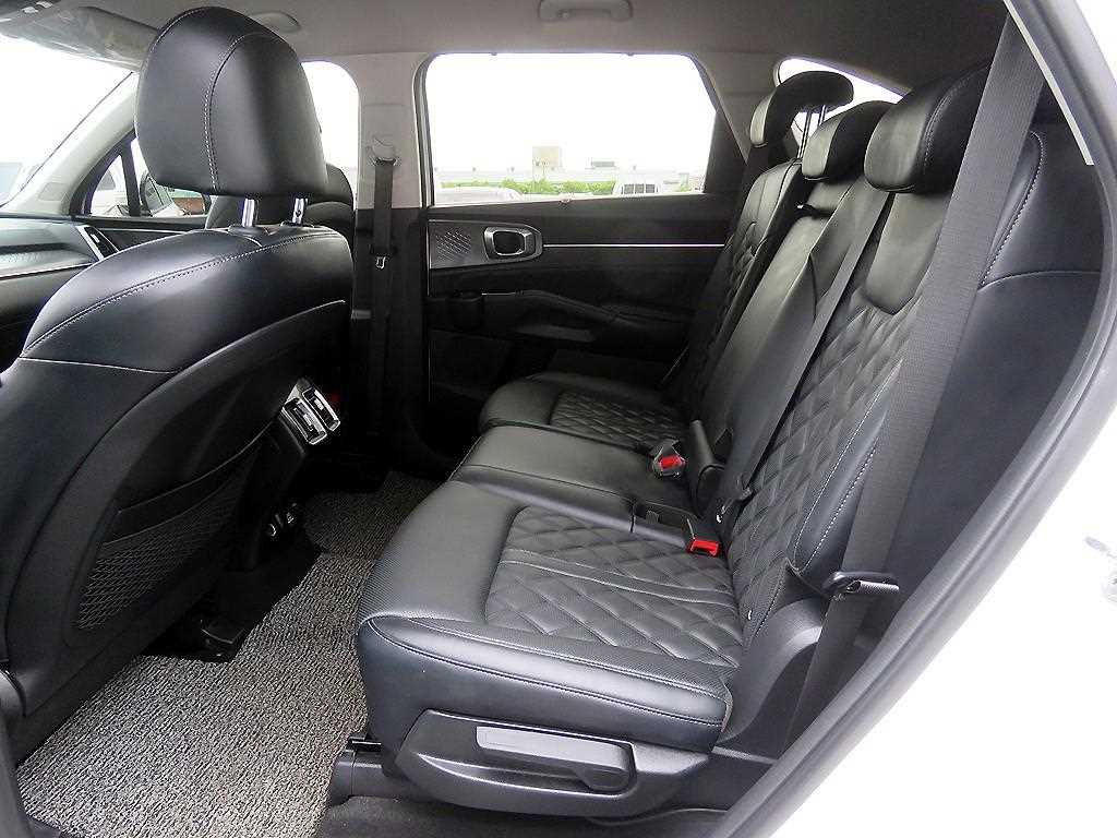 KIA Sorento - Vista 8