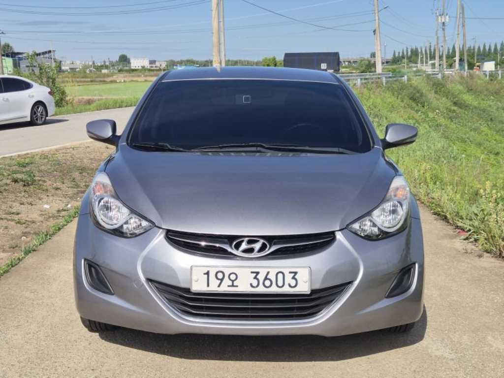 HYUNDAI Avante - Vista 2