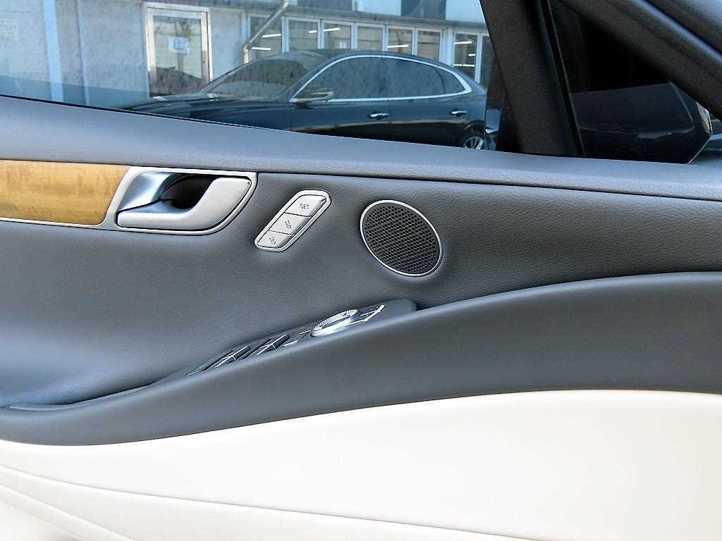 Genesis G80 - Vista 12