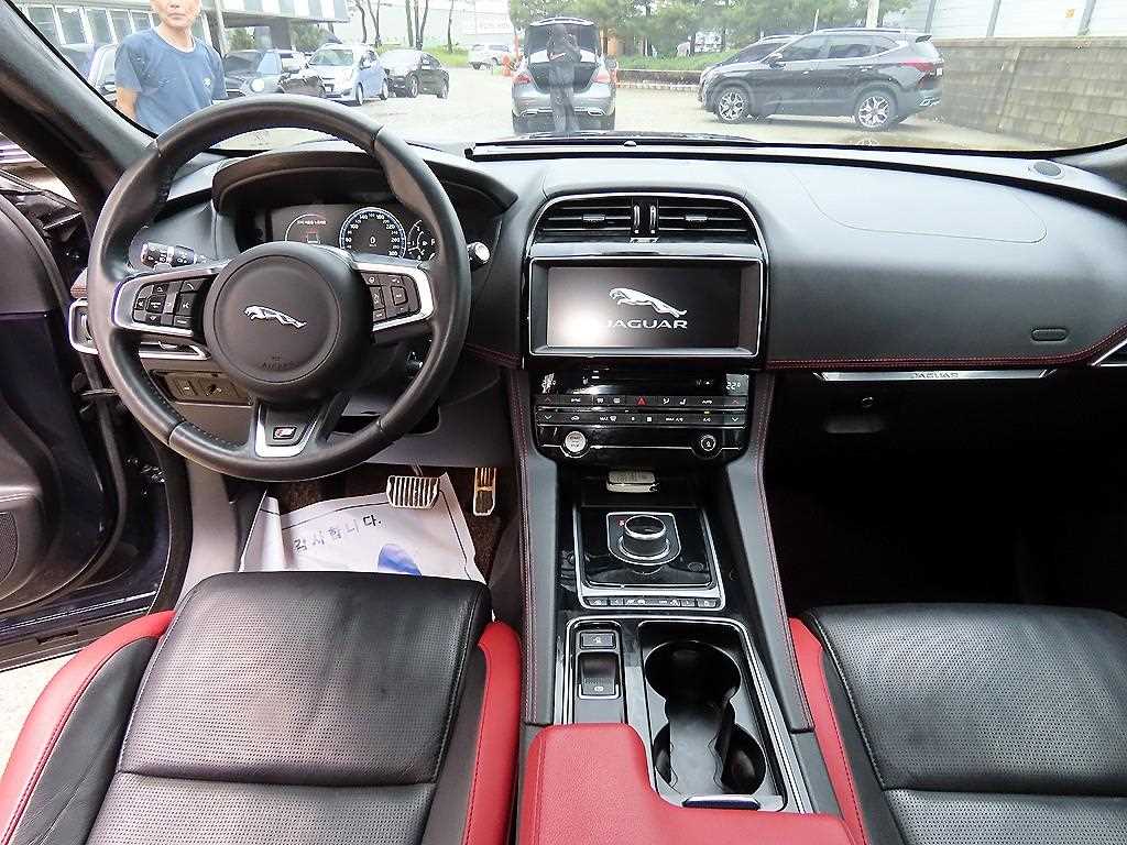 Jaguar F-PACE - Vista 7