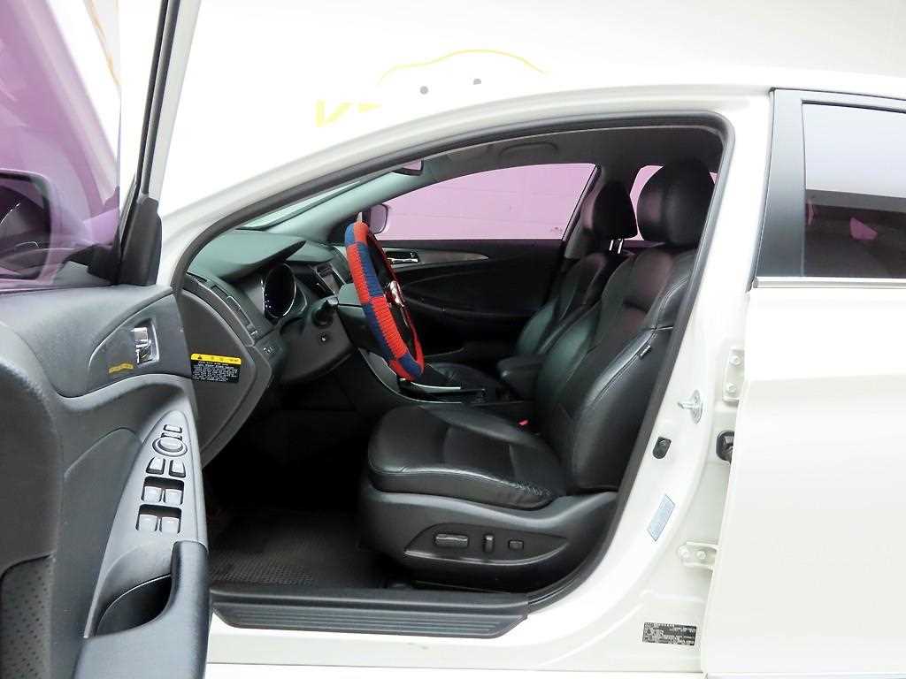 HYUNDAI Sonata - Vista 12