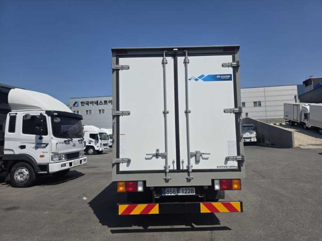 medium and large cargo truck - Vista 5