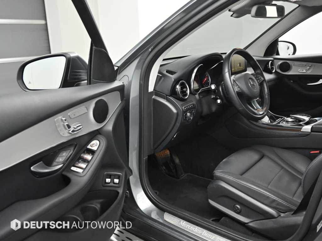 Mercedes Benz GLC Class - Vista 11