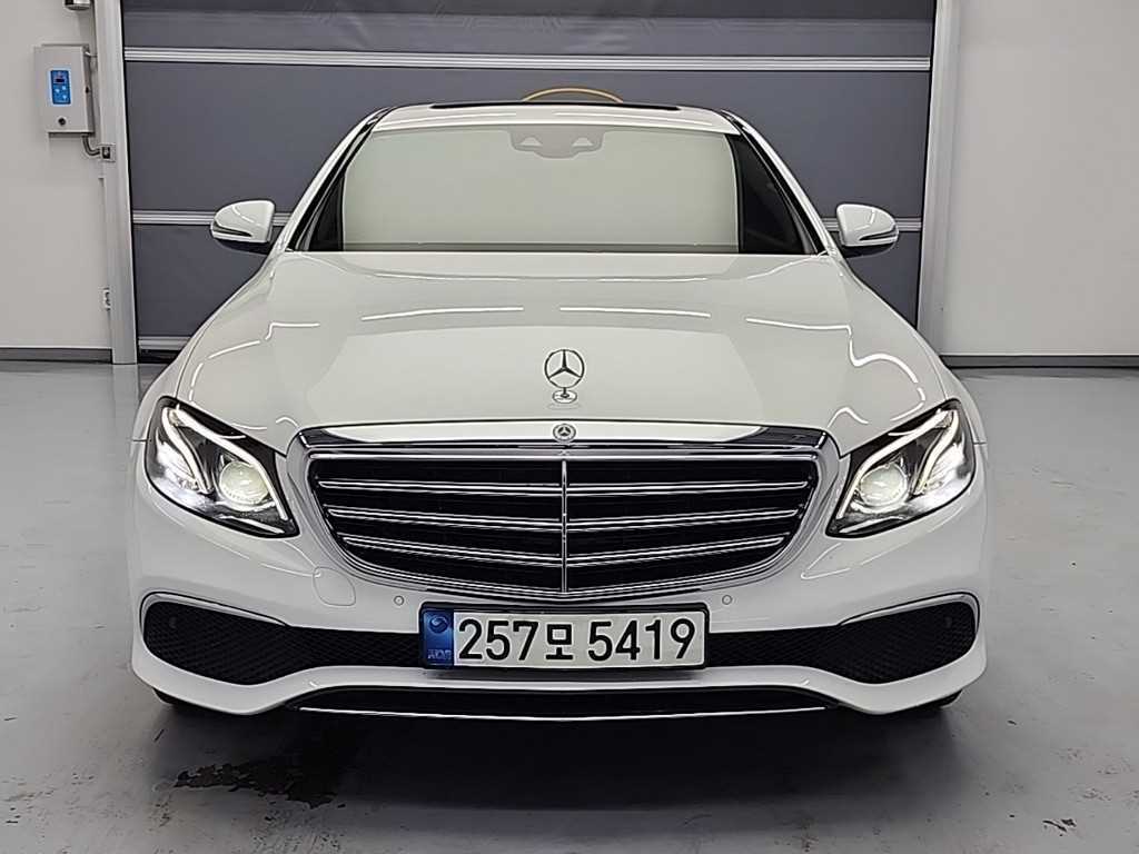 Mercedes Benz E class - Vista 2